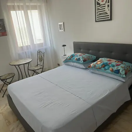 Casa Flora بيت ضيافة *